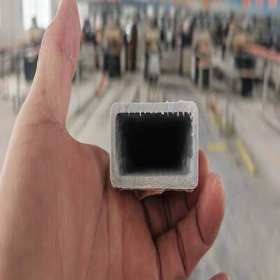 Hittebestendige FRP rechthoekige buisprofielen gemaakt van polyestersluier en onverzadigde harsen die elektrische isolatie en duurzaamheid bieden