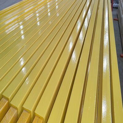 FRP rechthoekige buis door pultrusieproces, het oppervlak borstelen met bepaalde verf, om te voldoen aan zeer hoge eisen aan oppervlaktegladheid en een goed uiterlijk