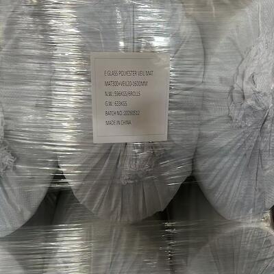Groothandel E-Glas Polyester Veil Mat MAT300+VEIL20 1600MM, 6 rollen per partij, E-glasvezel veil mat voor FRP composiet, corrosiebestendig, gemaakt in China fabriek met stabiele batch aanbod.